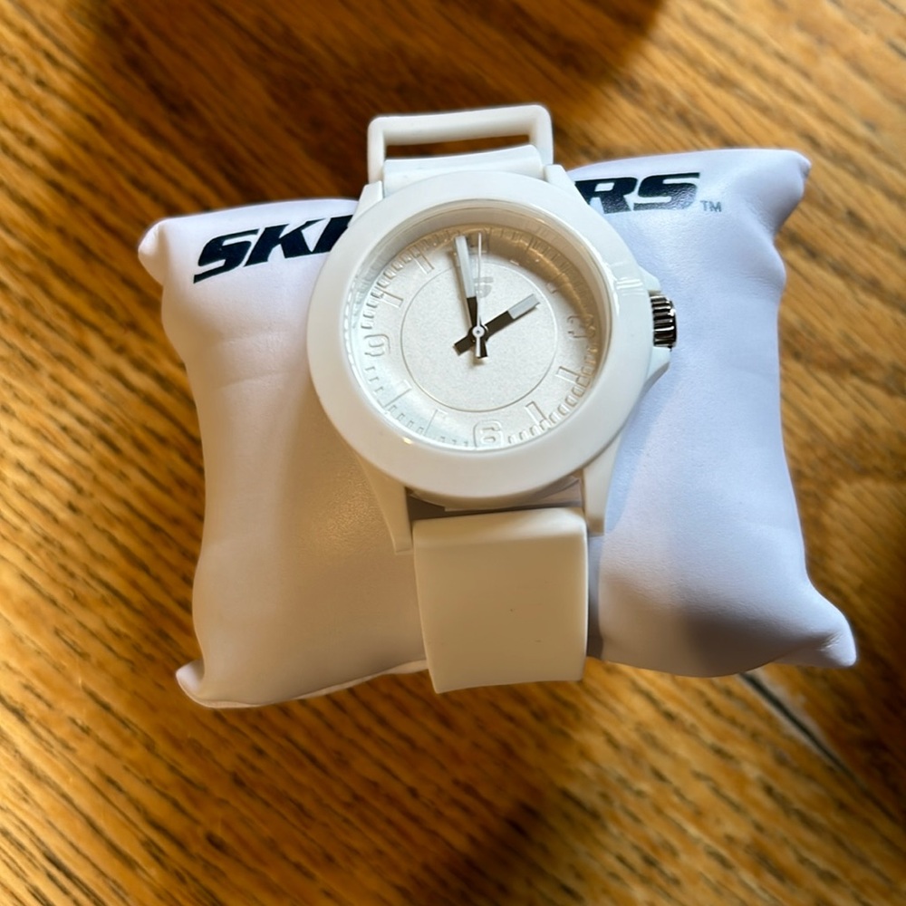 Skechers Women's Rosencrans Mid Quartz Plastic and Silicone Casual Sports Watch